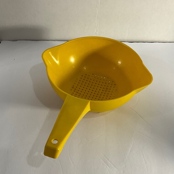 Tupperware Colander - Picture 1 of 1